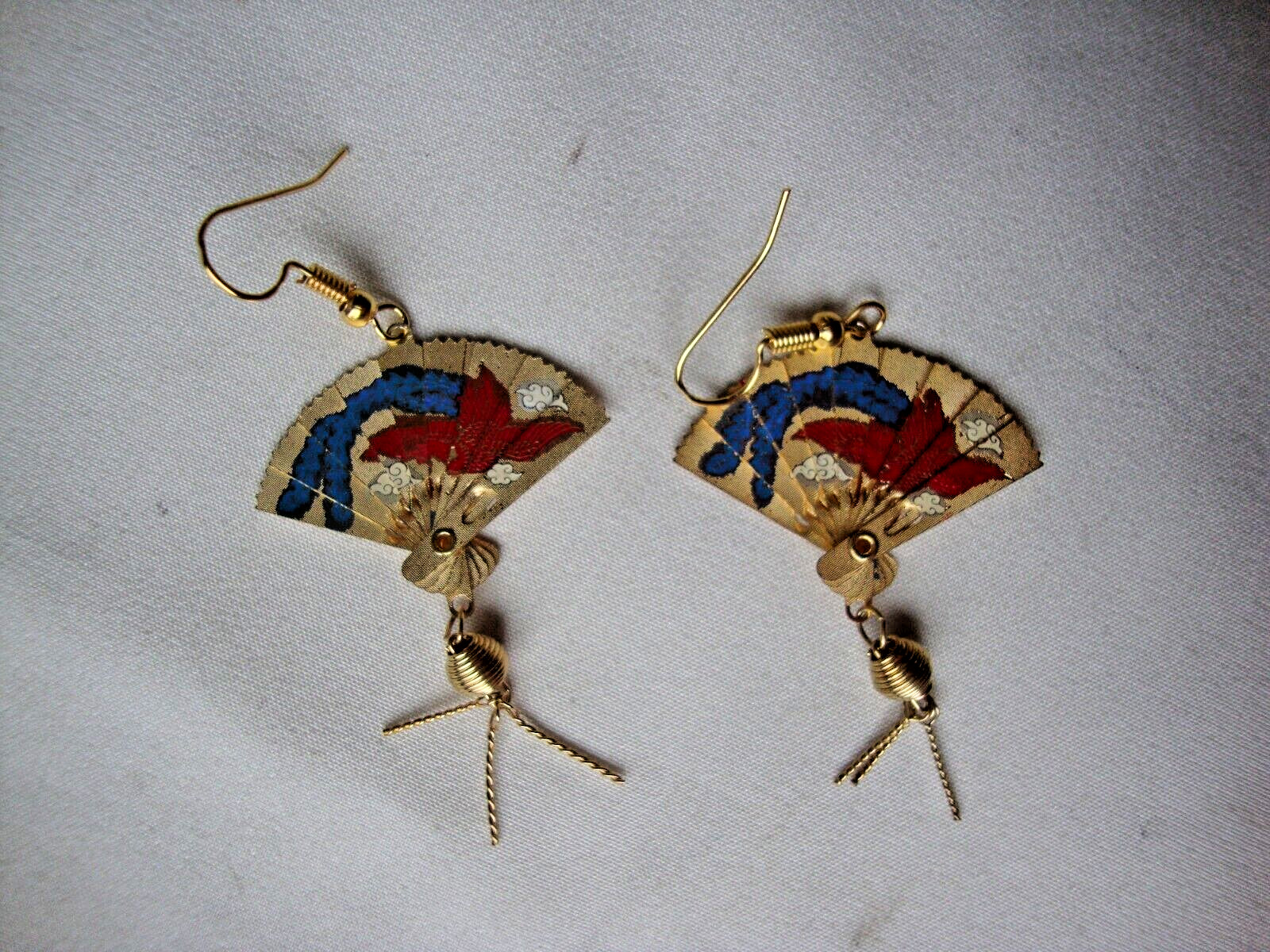 Vtg Charming Classic Chinese Phoenix & Crane Enamel Etched Folding Fan Earring