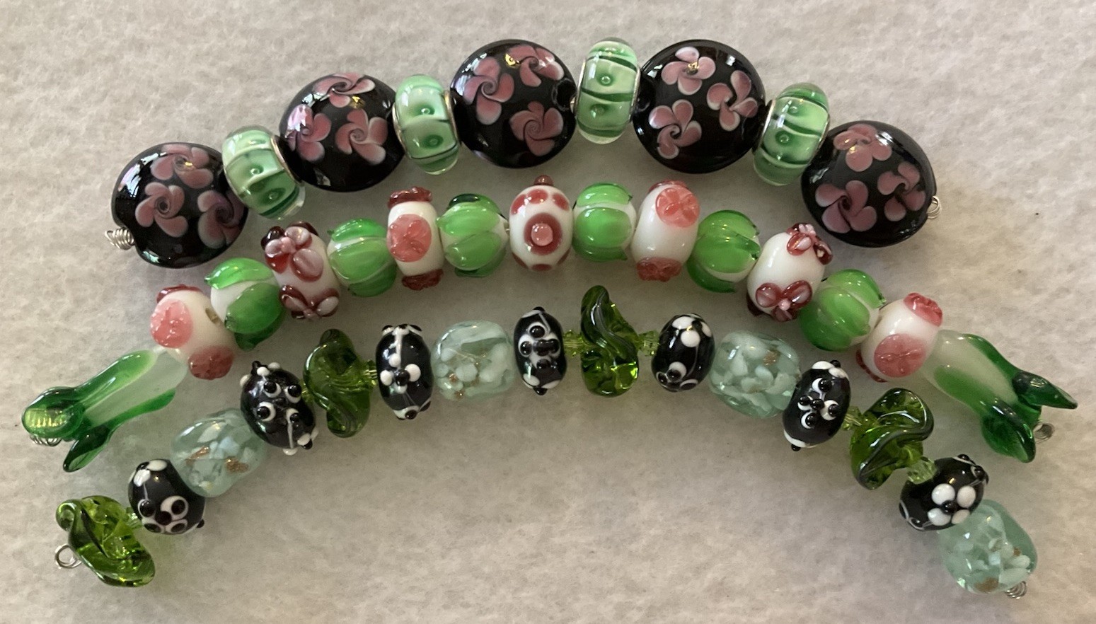 New 3 Strands LampWork Glass Bead Lot/Green, Black, White & Rose 10-22mm