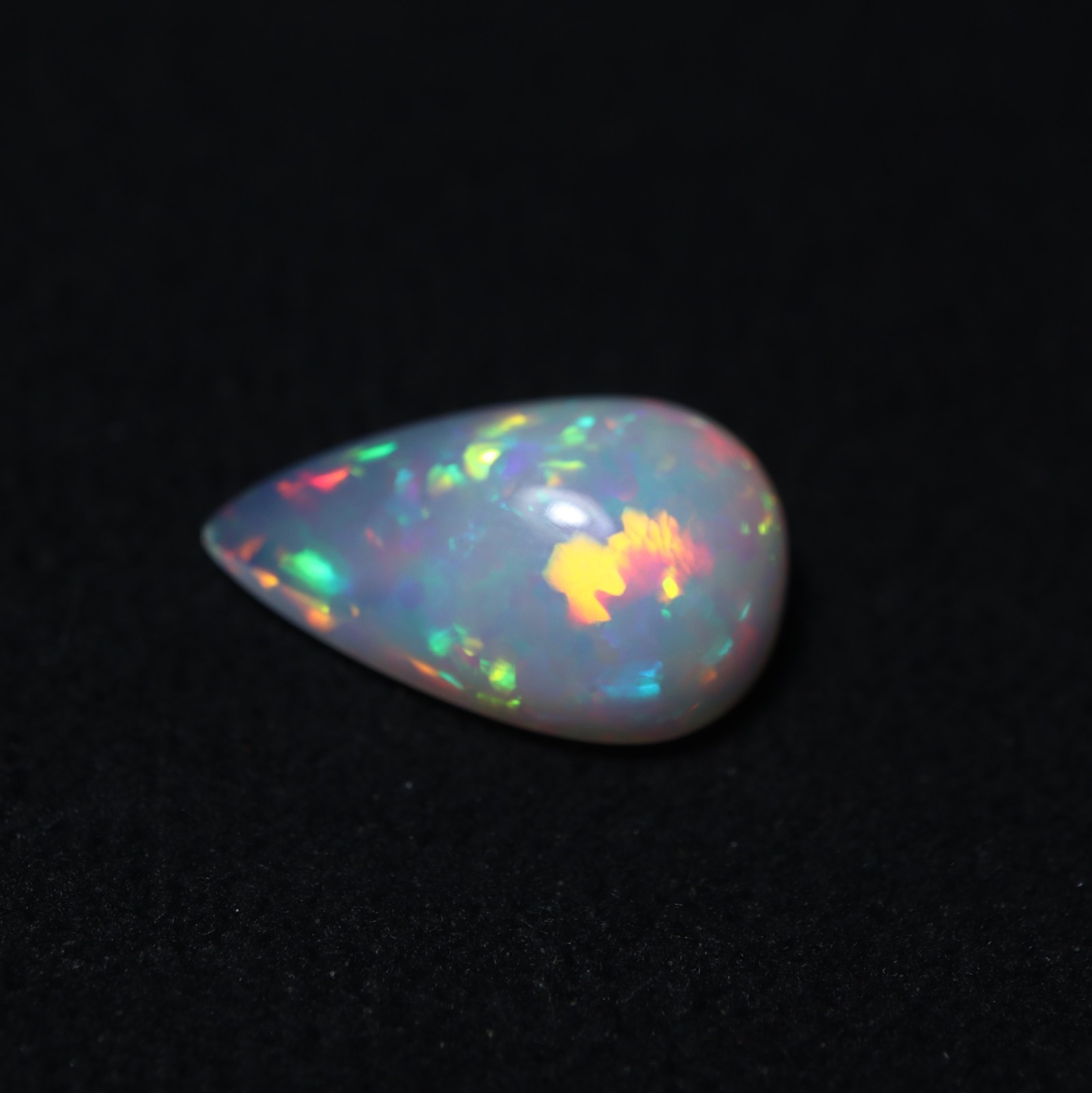 4.2 Cts 16.5×10.2 MM Real AAA Green Red Yellow Fire Ethiopian White Opal Pear