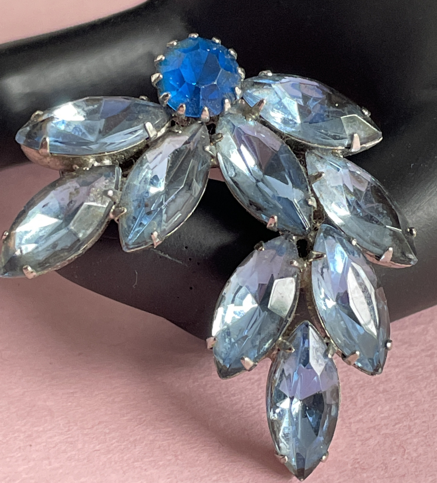 Sweet Vintage Retro MCM ProngSet Navette Rhinestone Spray in Brooch H33