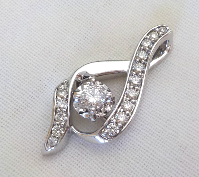 14K White Gold Teardrop Solitaire Diamond Pendant – 3.17 gms, 1.0 in, 0.38 ctw