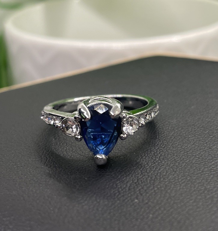 Silver-Tone Blue Heart Rhinestone Ornate Ring Size 8 New Free Ship B6972