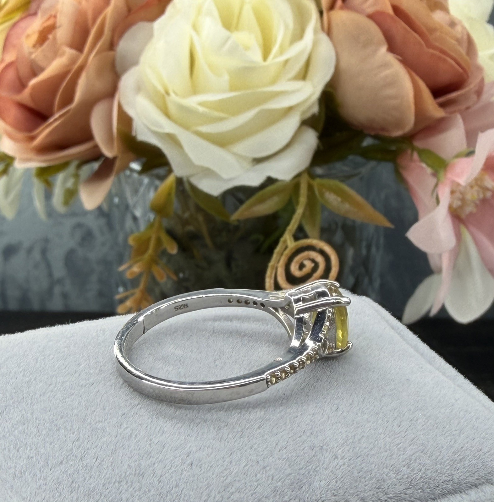 Stunning Natural Yellow Sapphire w/ sapphire accent Ring 925 Sterling Silver sz8