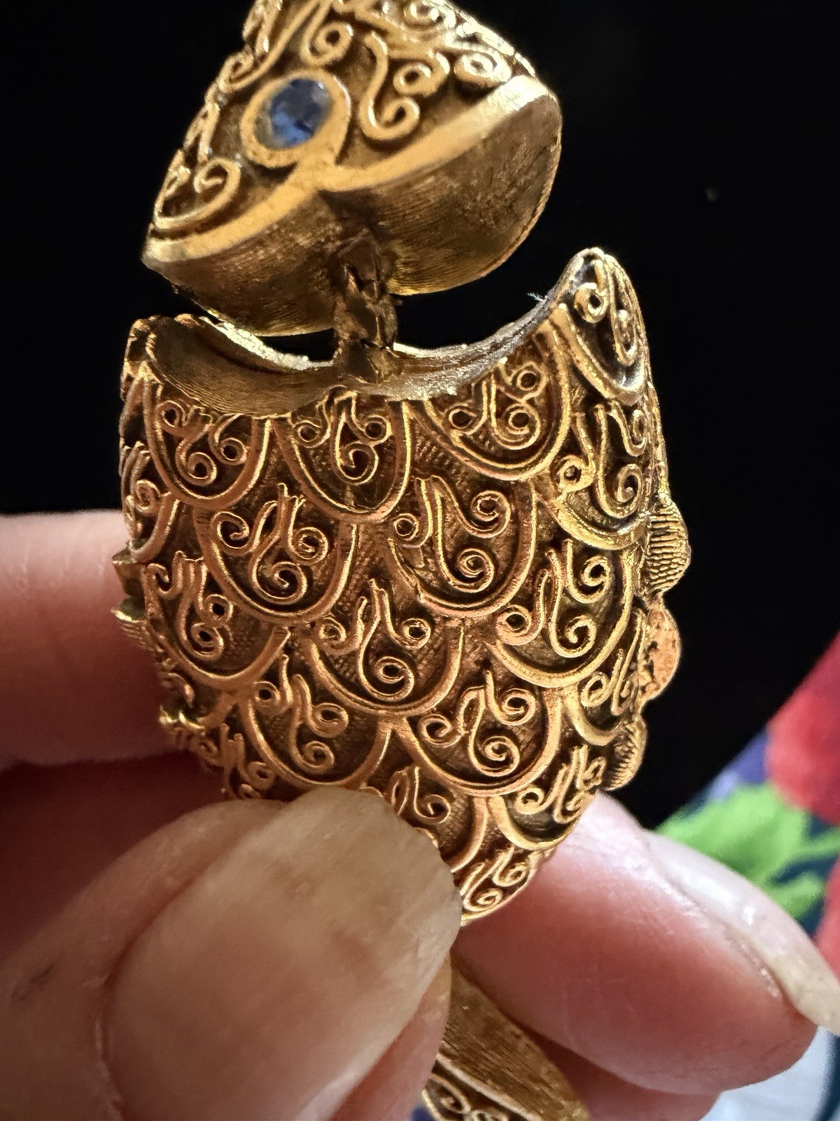 MAX FACTOR PENDANT SOLID PERFUME COMPACT NECKLACE goldtone FISH