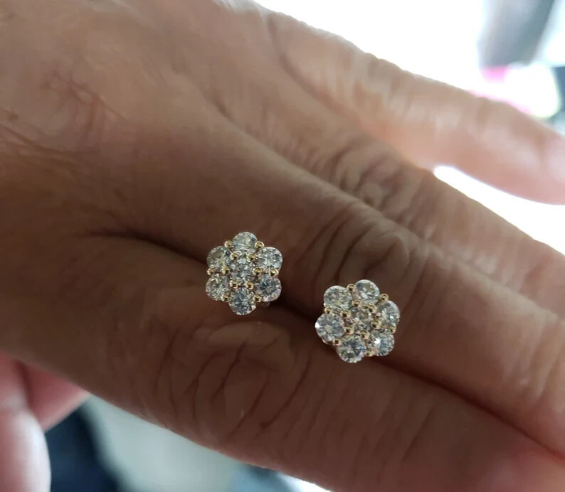 In 14k Yellow Gold Screw Back 0.70CT Round GH/SI Natural Diamond Stud Earrings