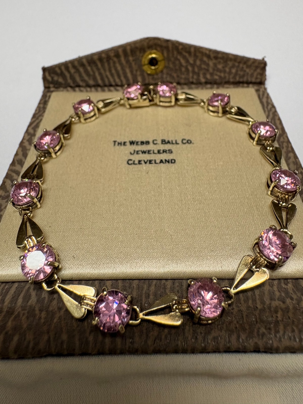 LADIES VINTAGE 10K GOLD PINK ICE STONE BRACELET. 7 1/2 INCHES 11.7 GRAMS