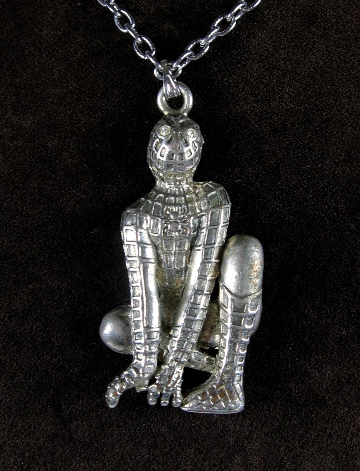 BIG SPIDERMAN Pendant 2 1/8″ Vintage Men NECKLACE Silvertone Metal Superhero 24″