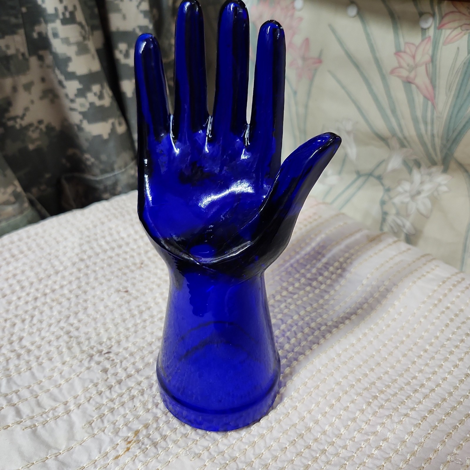 Vintage Cobalt Blue Glass Hand Mannequin Jewelry Display Ring Holder 8″…