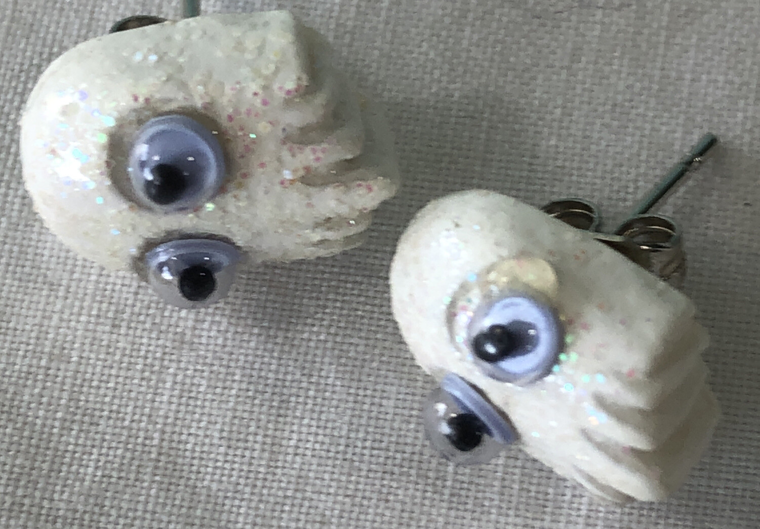 Gamer Post Earrings Ice Glitter White Pac-Man Ghost Googly Eyes .5″ Holiday