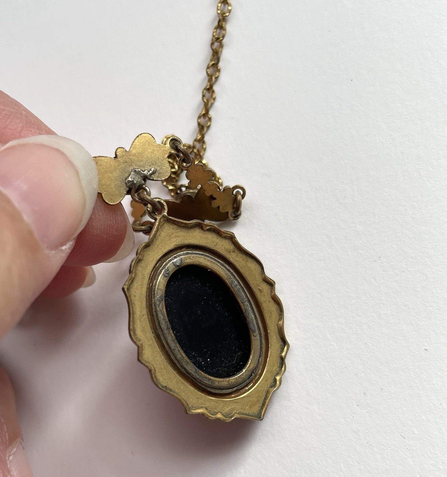 Vintage Enamel and Black Onyx Gold tone Pendant Necklace Wonderful Details