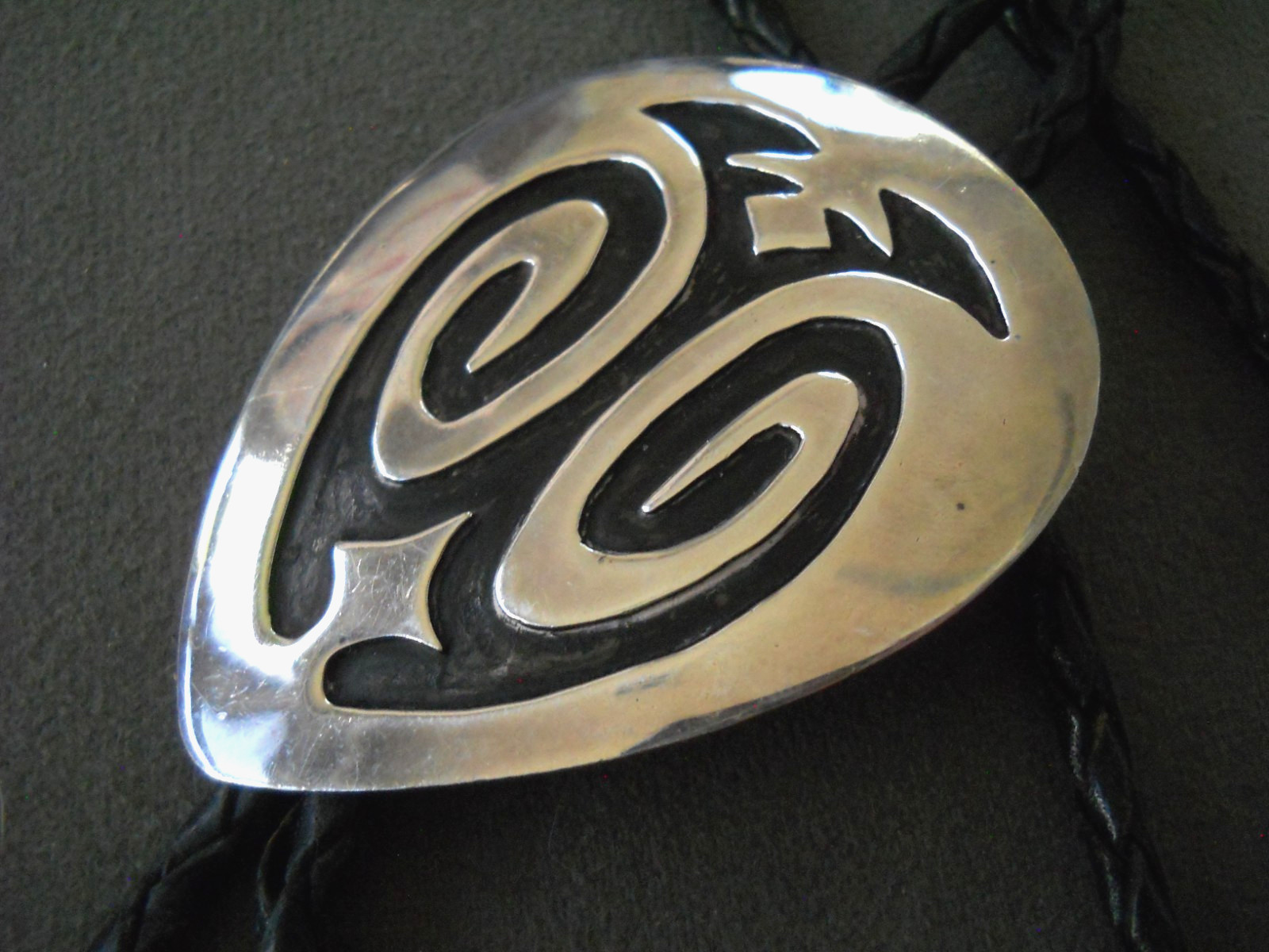 Old Southwestern Native American Sterling Tribal Motif Bolo Tie 2.5″ / Hopi tips