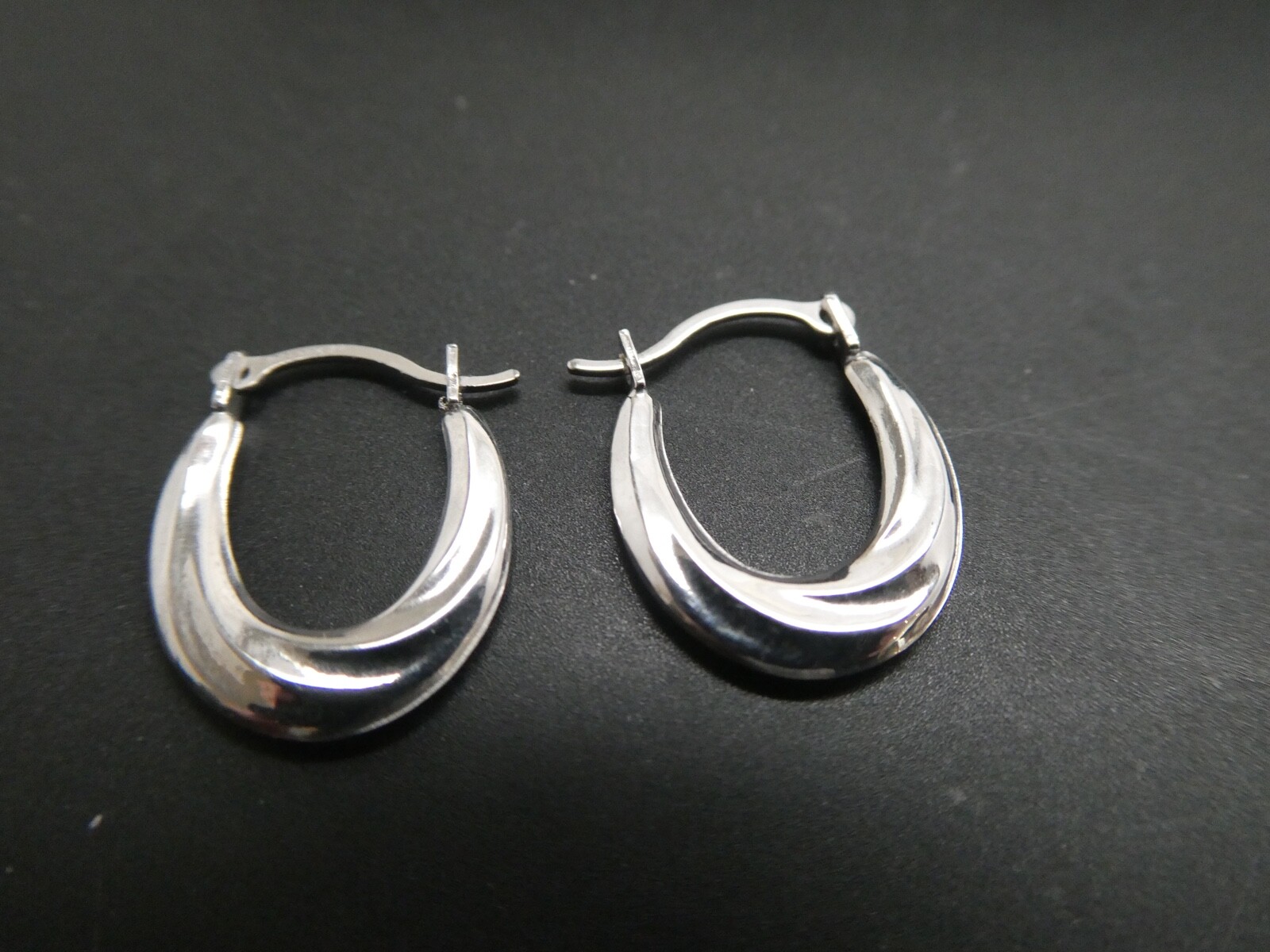 10k White Gold Oval NEW Hoop Signed RCI Leverback Earrings