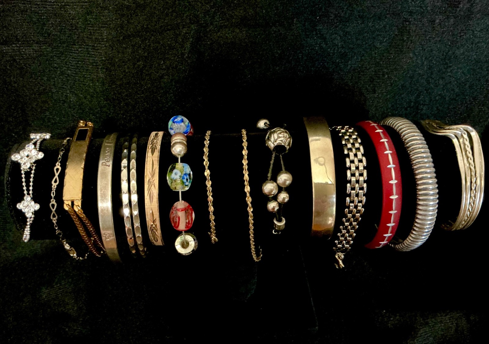 RE-SELL LOT OF 26 NICE VINTAGE BRACELETS RHINESTONE BANGLES ETC 6-132