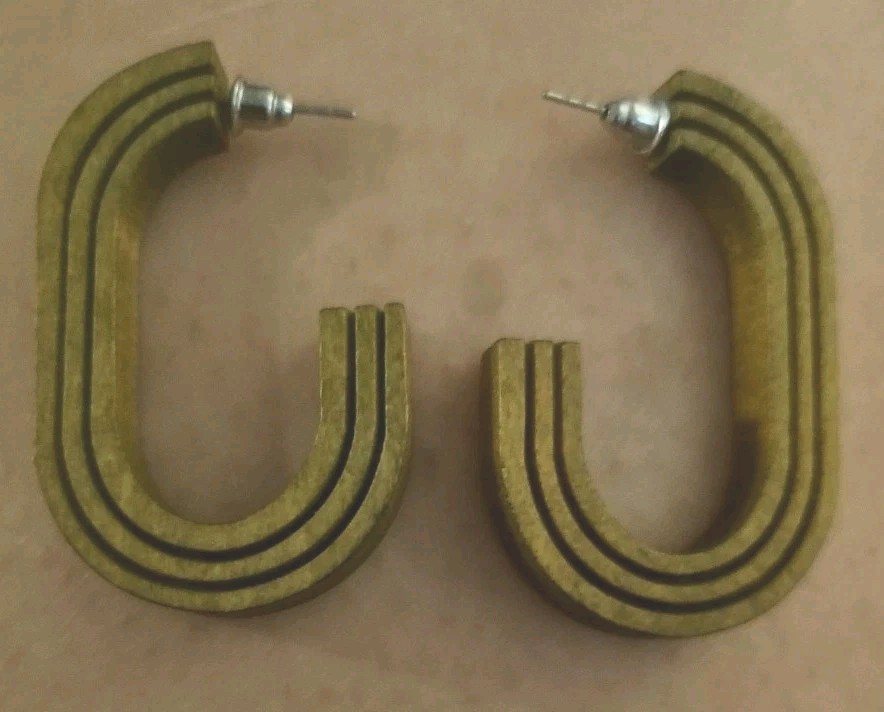 Very RARE WOOD OR WOOD RESIN VINTAGE EARINGS