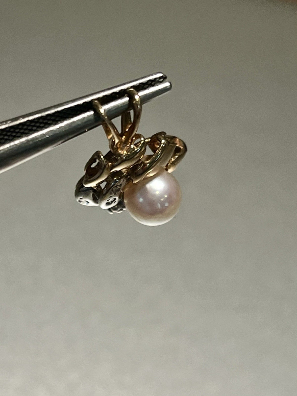 14k Yellow and White Gold Pearl and Diamond Pendant 2.41gr 1 X1/2 Inch Vintage
