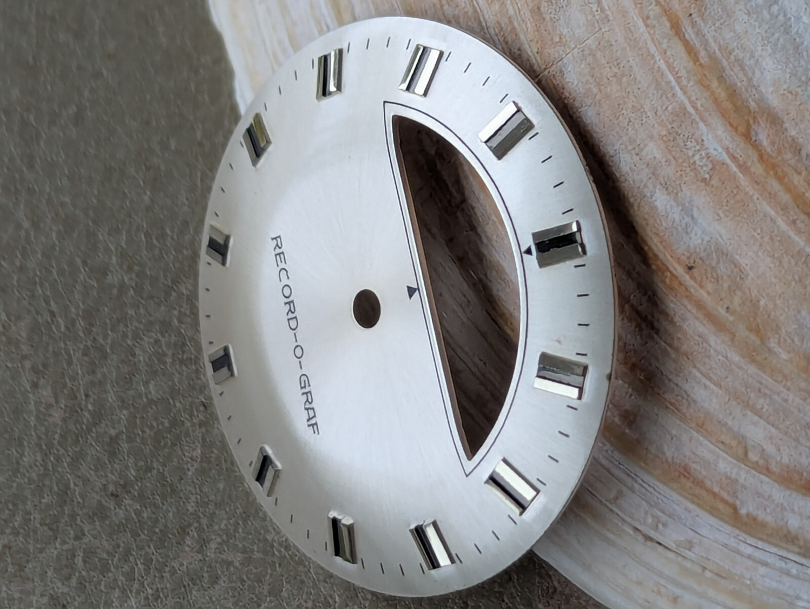 Vintage 1960/70’s RECORD-O-GRAF Satin Sunburst Silvery Gray Jump Hour Dial