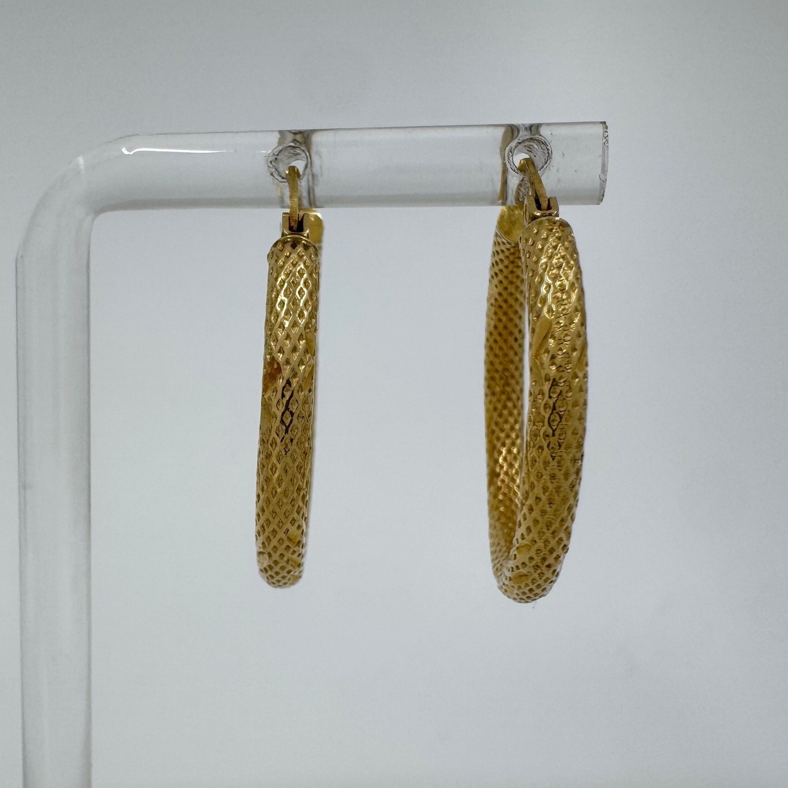 14k Yellow Gold Textured Diamond Cut Hoop Earrings 26mm Round Latch Back