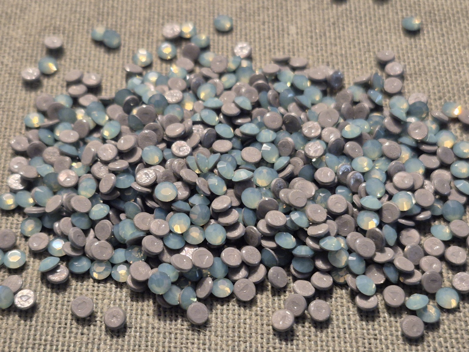 360 pcs SWAROVSKI Pacific Opal HOTFIX 10ss 3mm 2028
