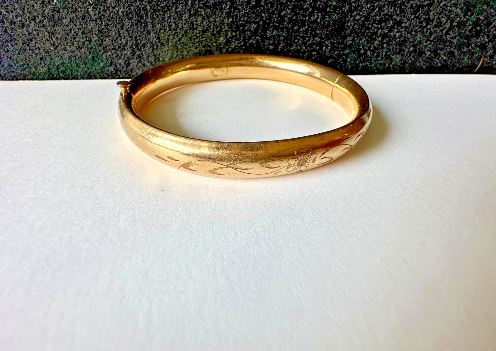 Vtg Winard 12K Gold Filled Hinged Bangle floral Etched secure w/ Bar