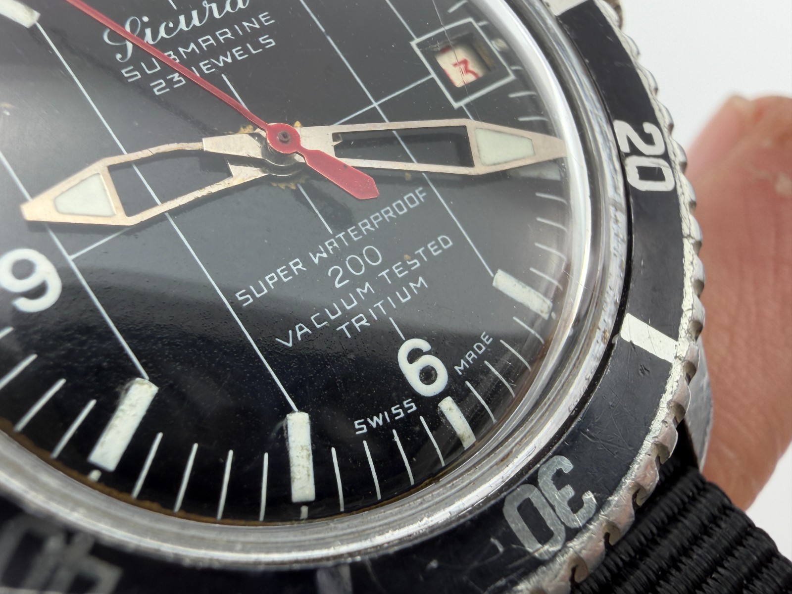 Vintage SICURA Submarine Diver 200 Super Waterproof Cal ETA 8021 Manual – 38 mm