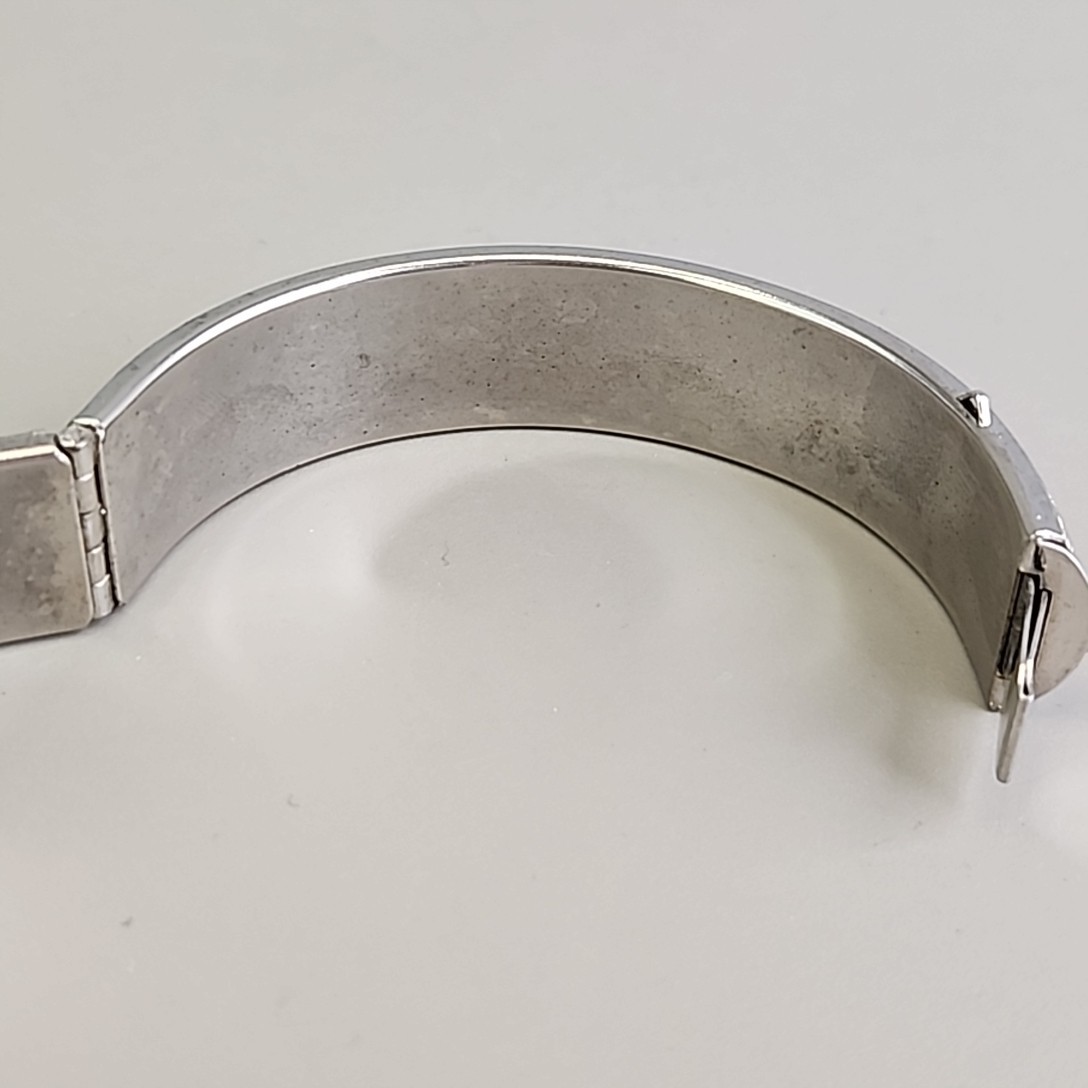 Vintage Etched Bangle Bracelet 14mm Hinged Puffy Silver Tone Push Lock 6.5″