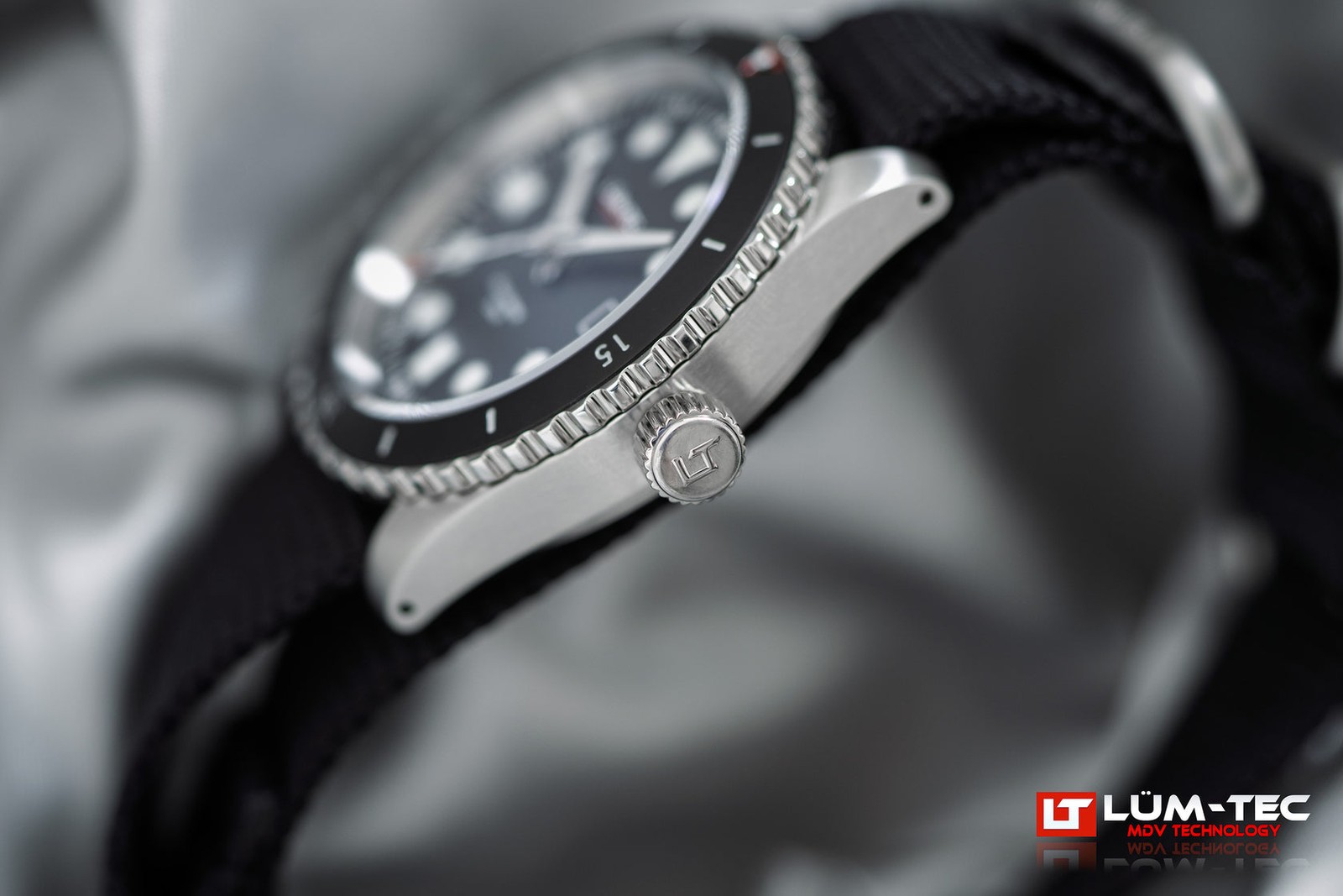 Lum-tec Dive Solar Marine 5 Super-Luminova 300M dive US Made 39mm NIB w warranty