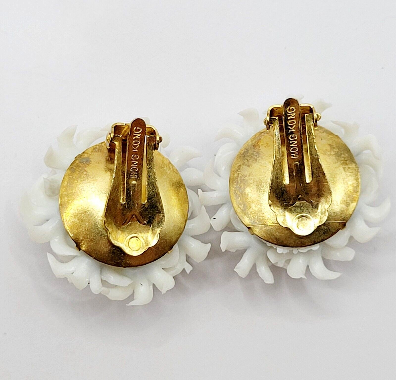 White Black Petaled Daisy Flower Plastic Metal Clip On Earrings 1960s Hong Kong