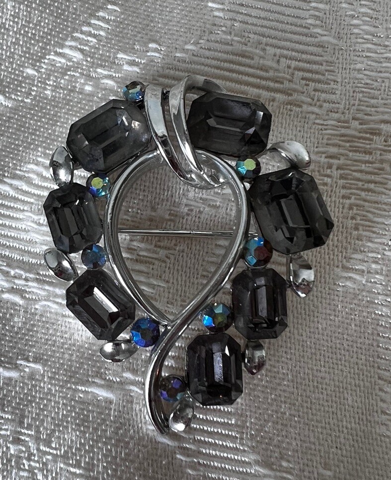 Vintage Lisner Swirl Silver Gray Blue Brooch Pin Rhinestones Emerald Cut
