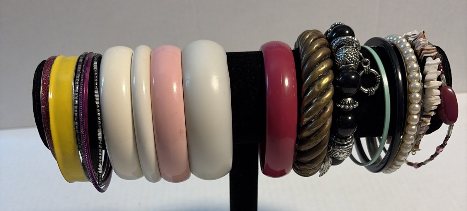 Beautiful Vintage Bangle Bracelets Lot Of 18 – Variety- Charms, Metal & Plastic