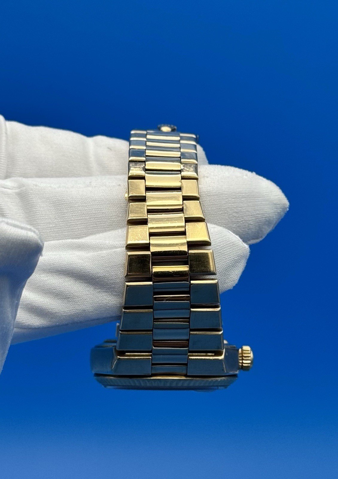 Rolex 19018 President Day Date Oysterquartz 18K Gold 36mm Champagne Dial Watch