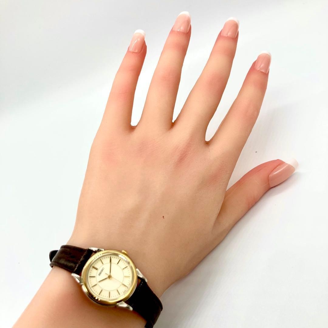 Seiko 7N01-6880 Quartz Womens Watch Dress Classic Gold Bezel wrist 16cm
