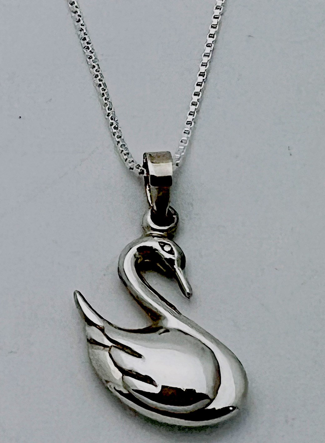 925 Sterling Silver 4.1 Gram 3D Swan Necklace 18”