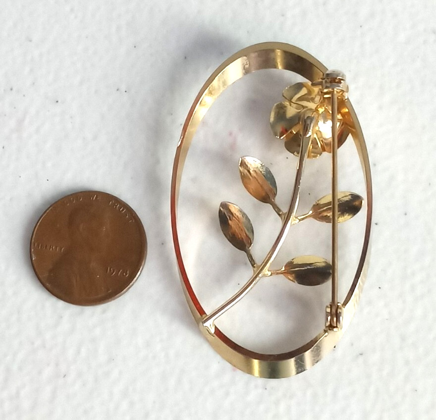 Vintage Gold Tone 3D Rose in Oval Fashion Brooch Pin 2 1/8 inch Unsigned EUC