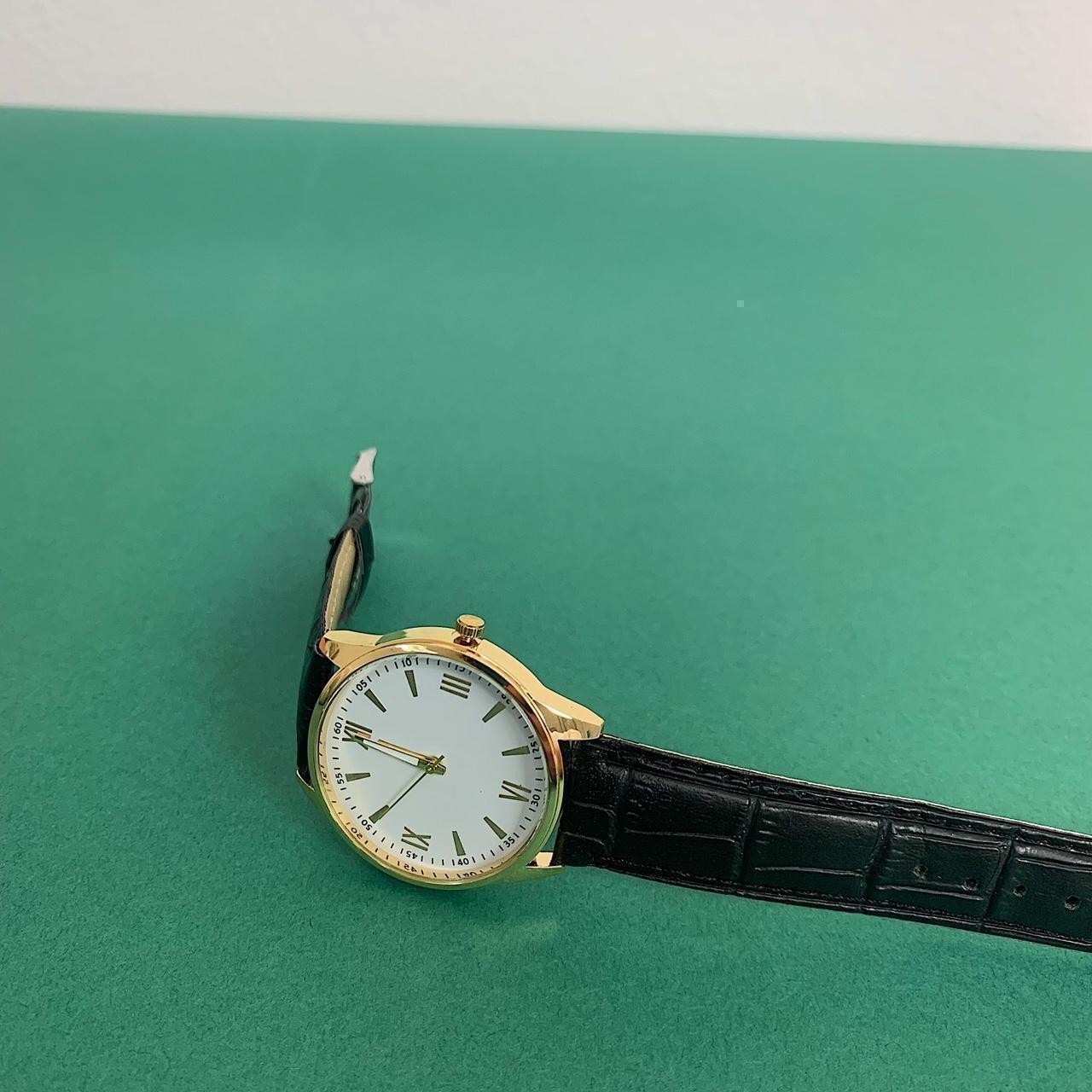 Minimalistic Black essential vintage 90s style gold and leather style band watch