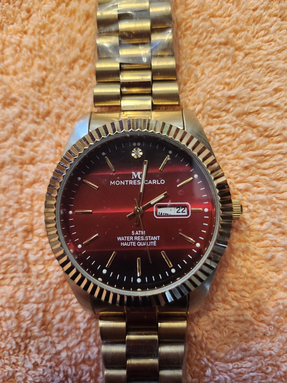 Montres Carlo Quartz Gold Tone Metal Bracelet Watch Red Dial Date 50m
