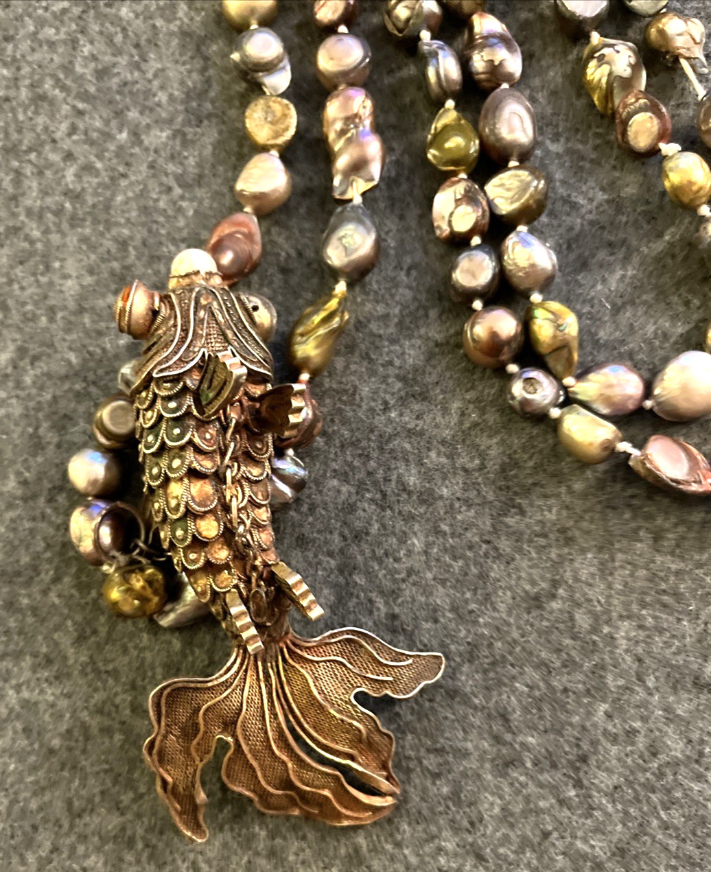 Vintage Large Silver Articulated Koi Fish Pendant Fresh Water Pearl 60″ Necklace