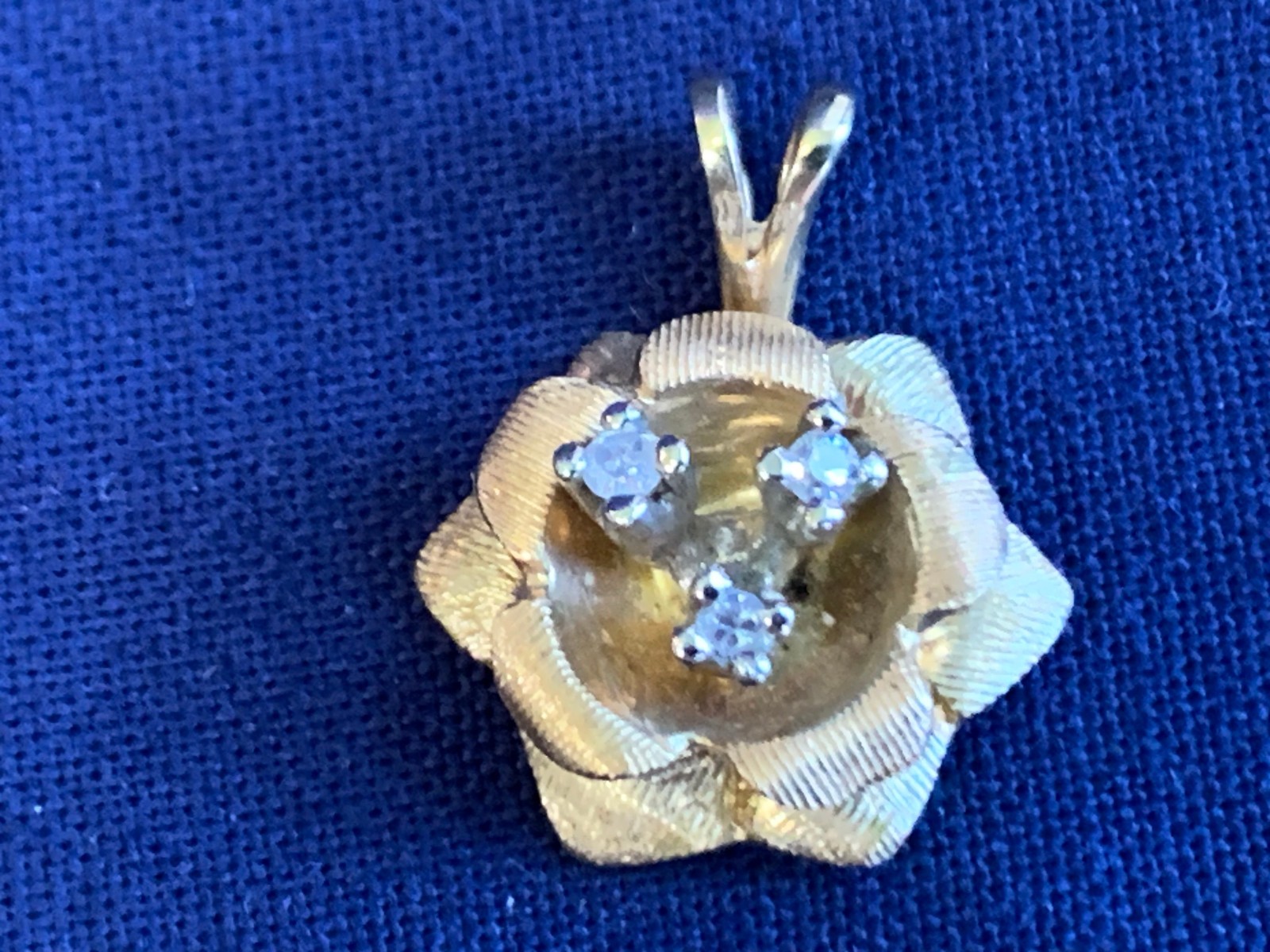 14K Yellow Gold Diamond Flower Pendant 3.29g Fine Jewelry Rose Charm *READ*