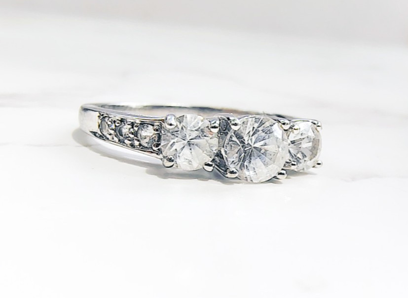 Andin 10K White Gold 1.00CT Diamond Ring • Size 8 • 9 Diamonds • 2.58g