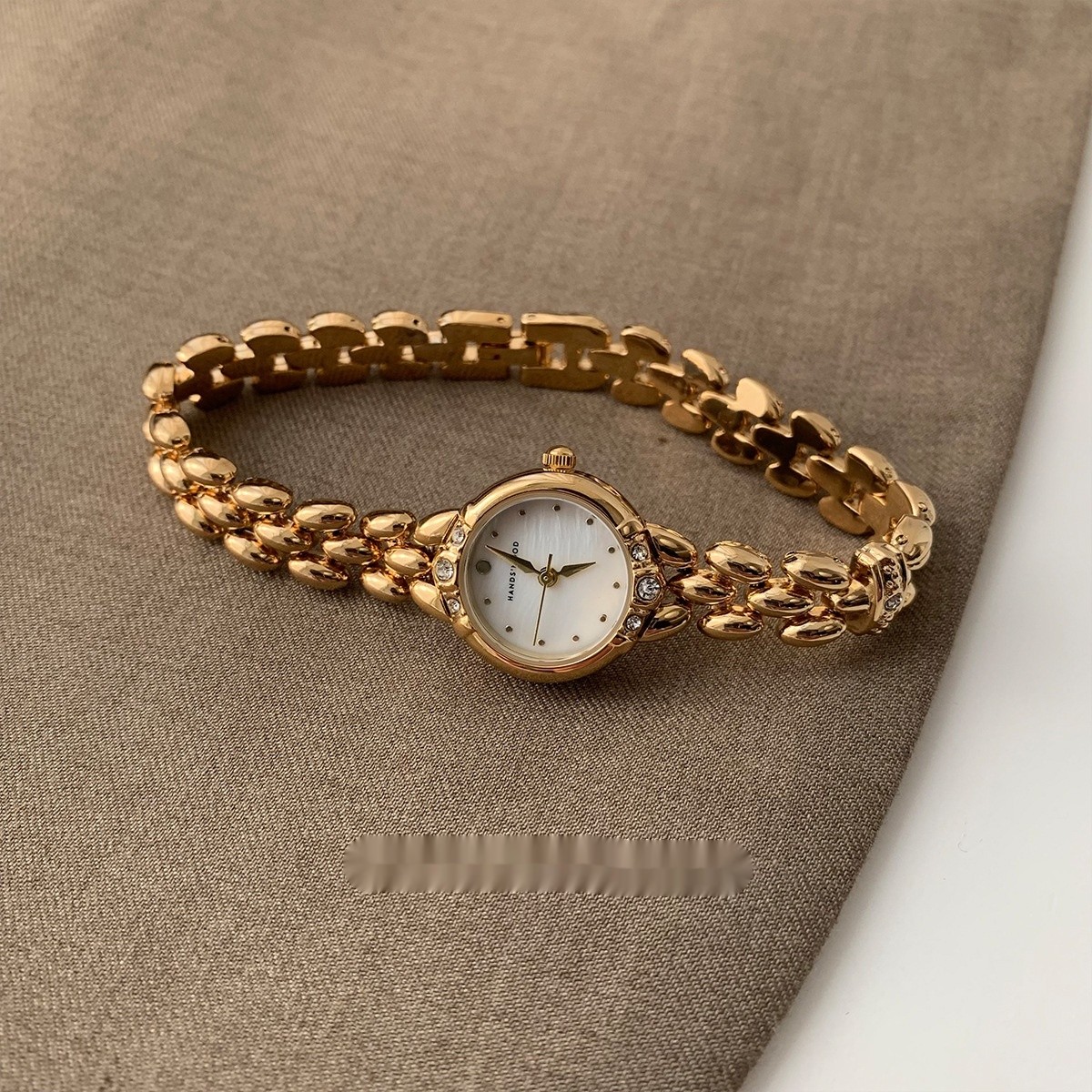 Elegant Personality Trend Mild Luxury Retro Rhinestone Quartz Watch | ShopDecima