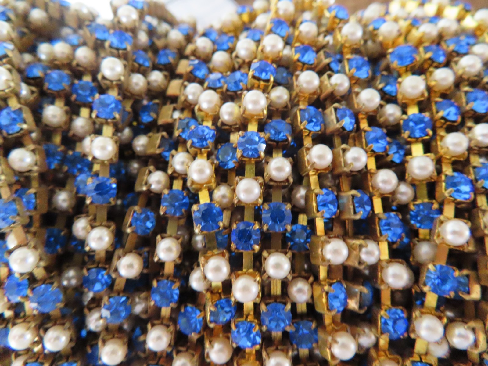 3 Ft. Swarovski Rhinestone chain 32pp Sapphire, glass round pearl/Brass.