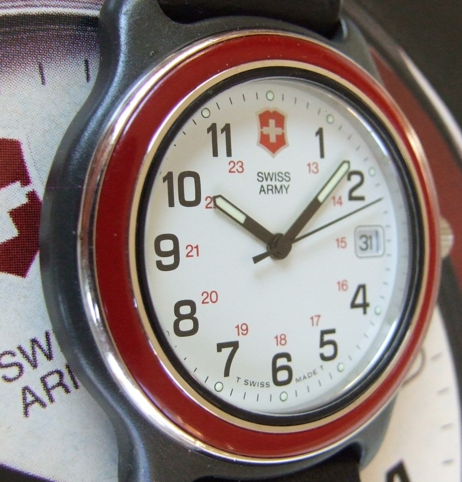 SWISS ARMY Watch~Men ‘The Famous’ ORIGINAL Series 2000 ClaSSiC RED~OEM STRAP~EUC