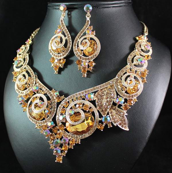 ORNATE GOLD AUSTRIAN RHINESTONE BIB STATEMENT NECKLACE EARRING SET BRIDAL N1669G