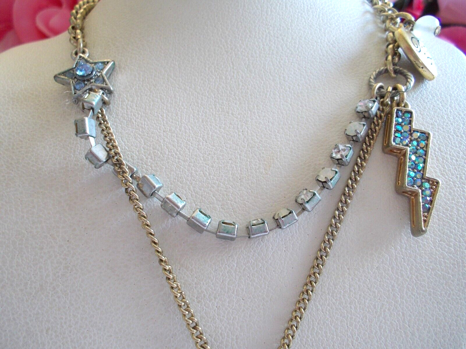 BETSEY JOHNSON LOVELY BLUE HEAVEN’S TO BETSEY PAVE CRYSTAL INLAY BOW NECKLACE