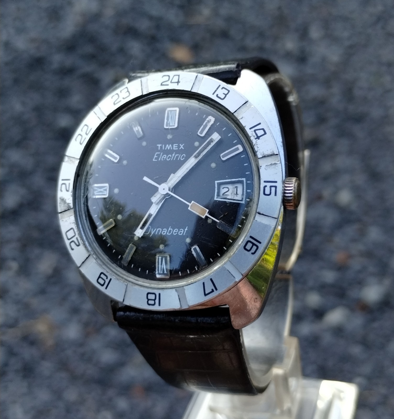 Vintage Timex Electric Dynabeat 35.6mm Black Date Dial Diver Style Watch