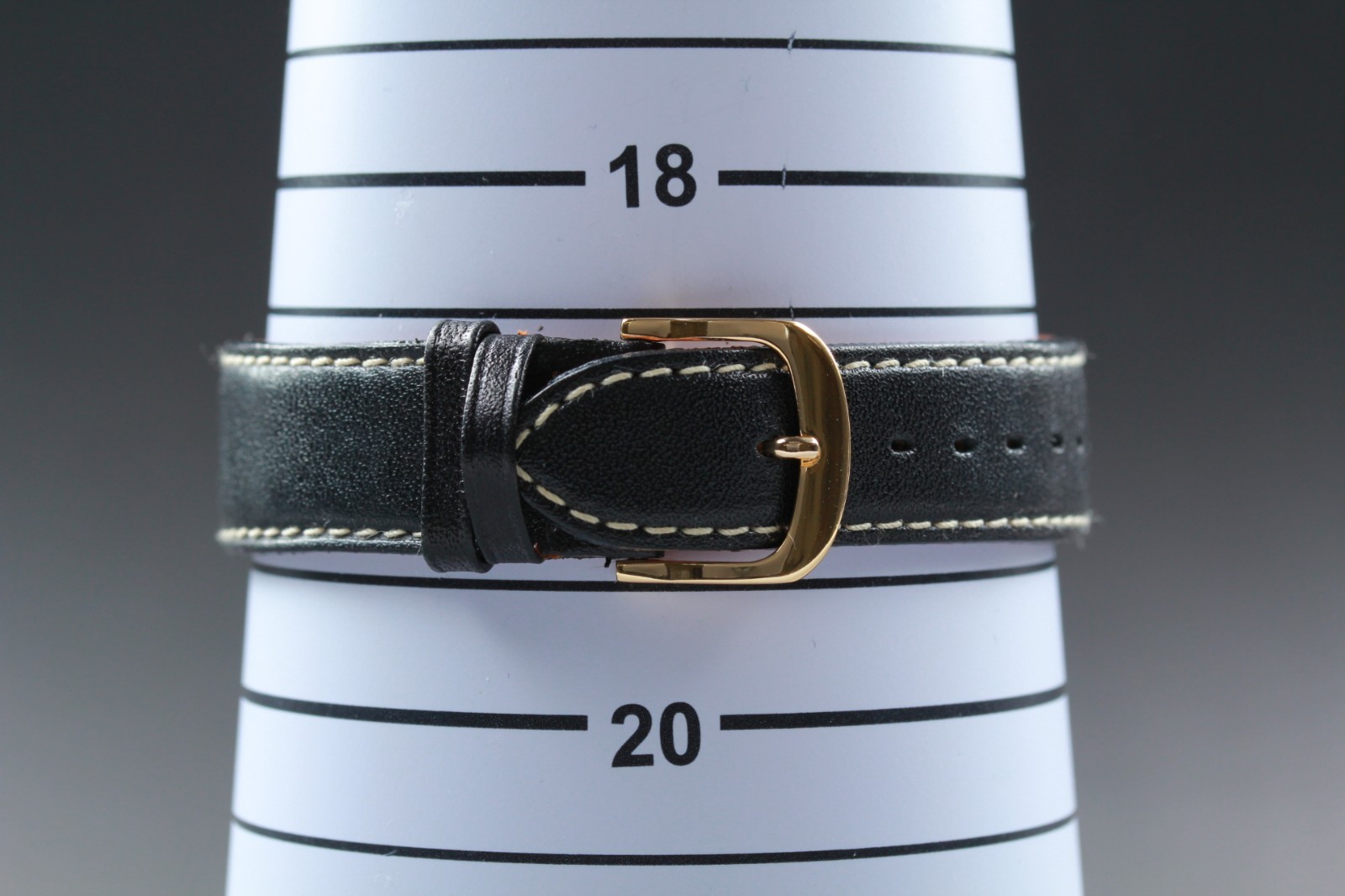 [NEAR MINT] Vintage Pierre Lannier Dog Motif Shell Dial Men’s Quartz Watch JAPAN