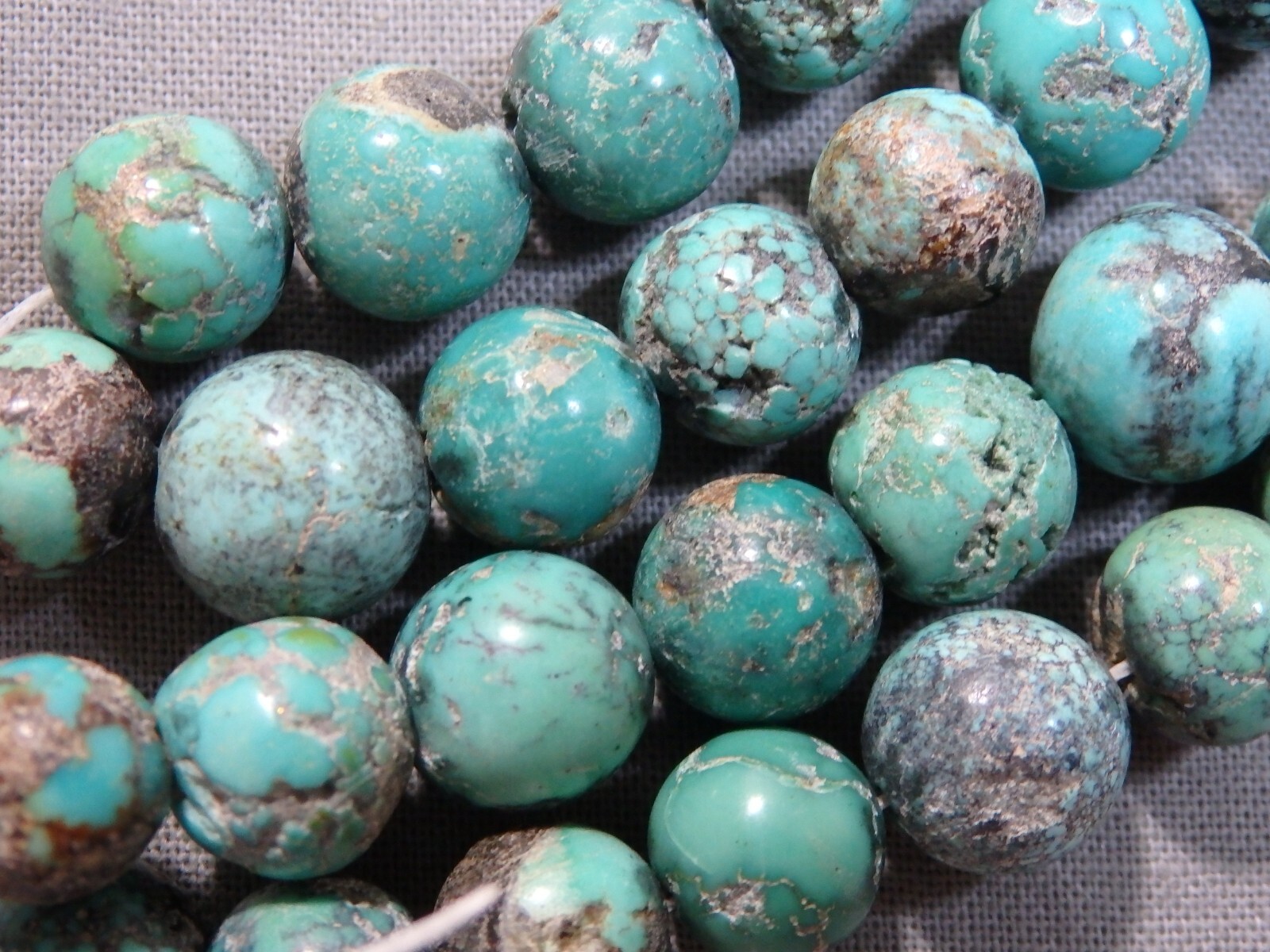 Vintage CLOUD MOUNTAIN TURQUOISE 9mm Round Beads 13″ Strand 195cts UNTREATED