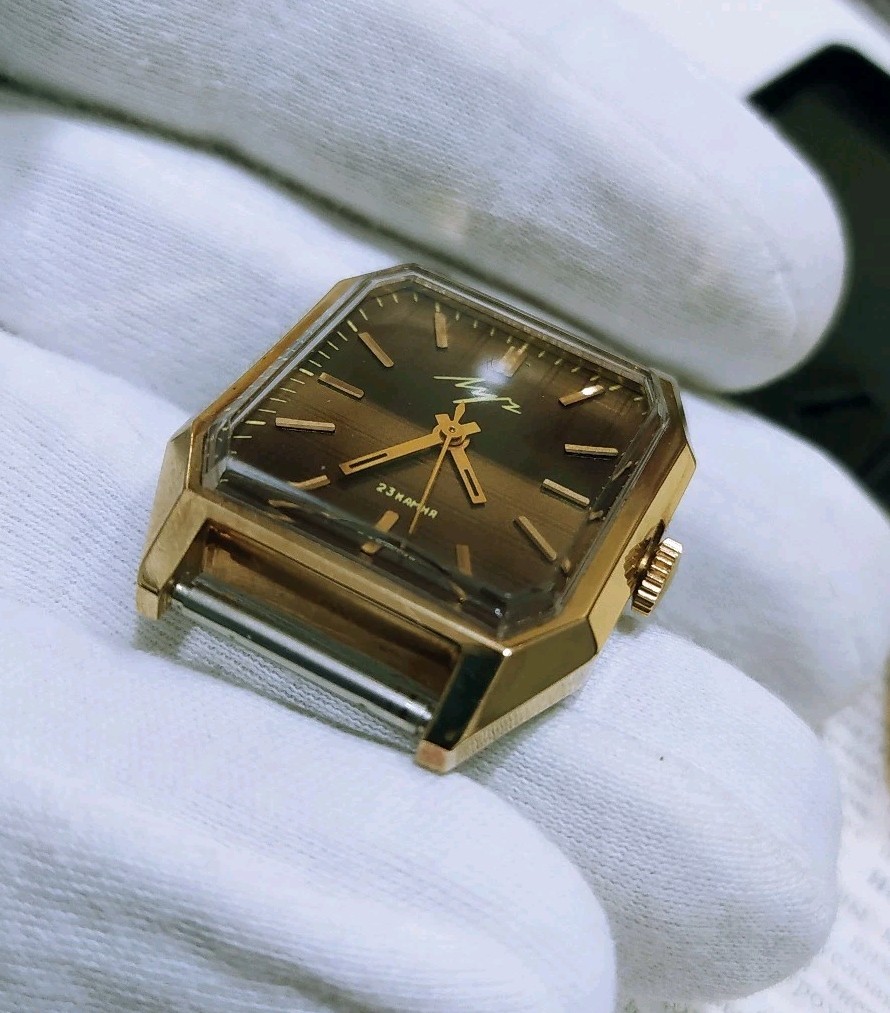 NOS. Luch 2209 Gold Plated AU10 Vintage Original Soviet Classic Luxury Watch