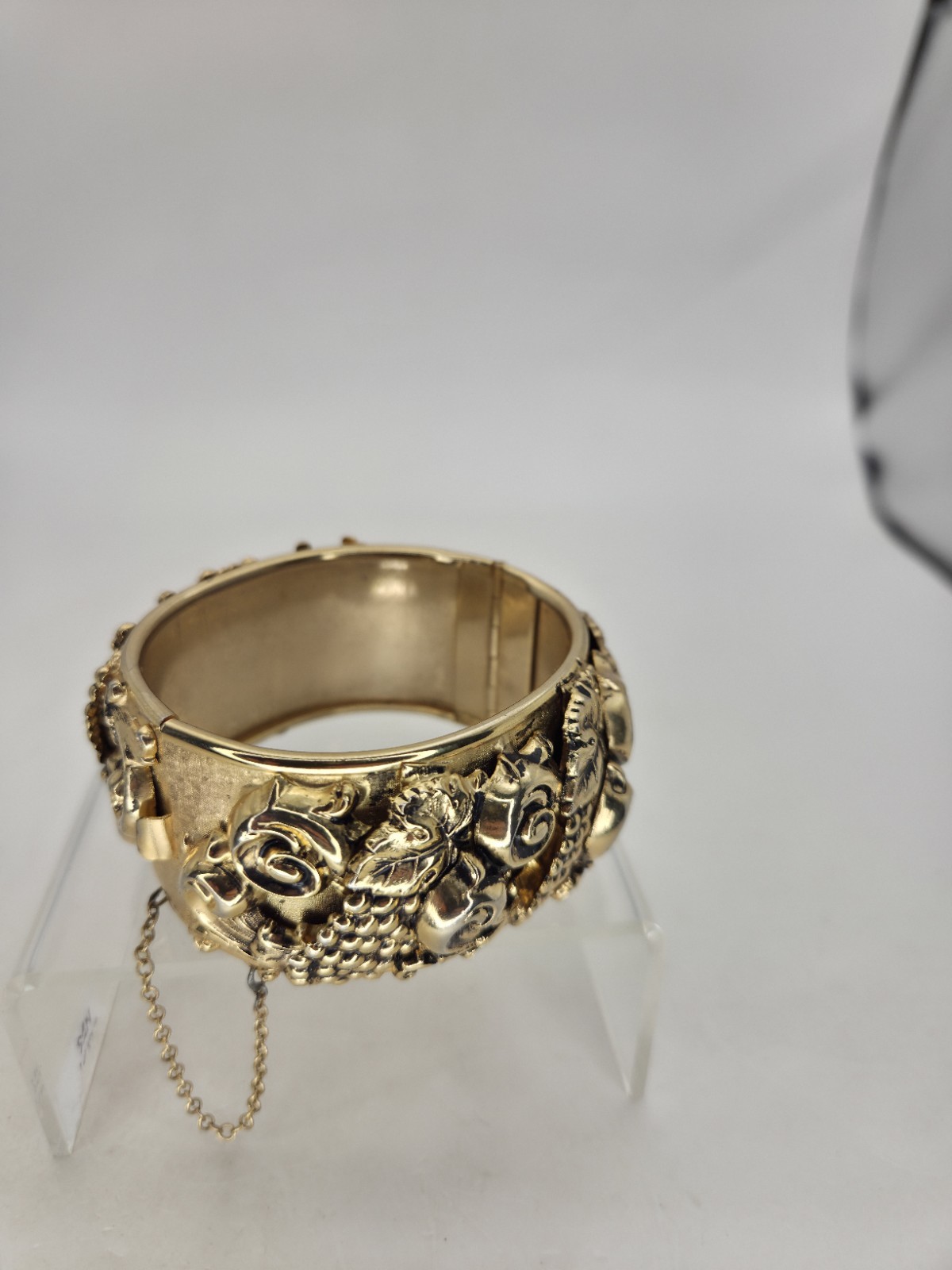 Vtg Repousse Nouveau Grapes Hinged Cuff Bracelet Sz 6.75″ Chunky Gold Filigree