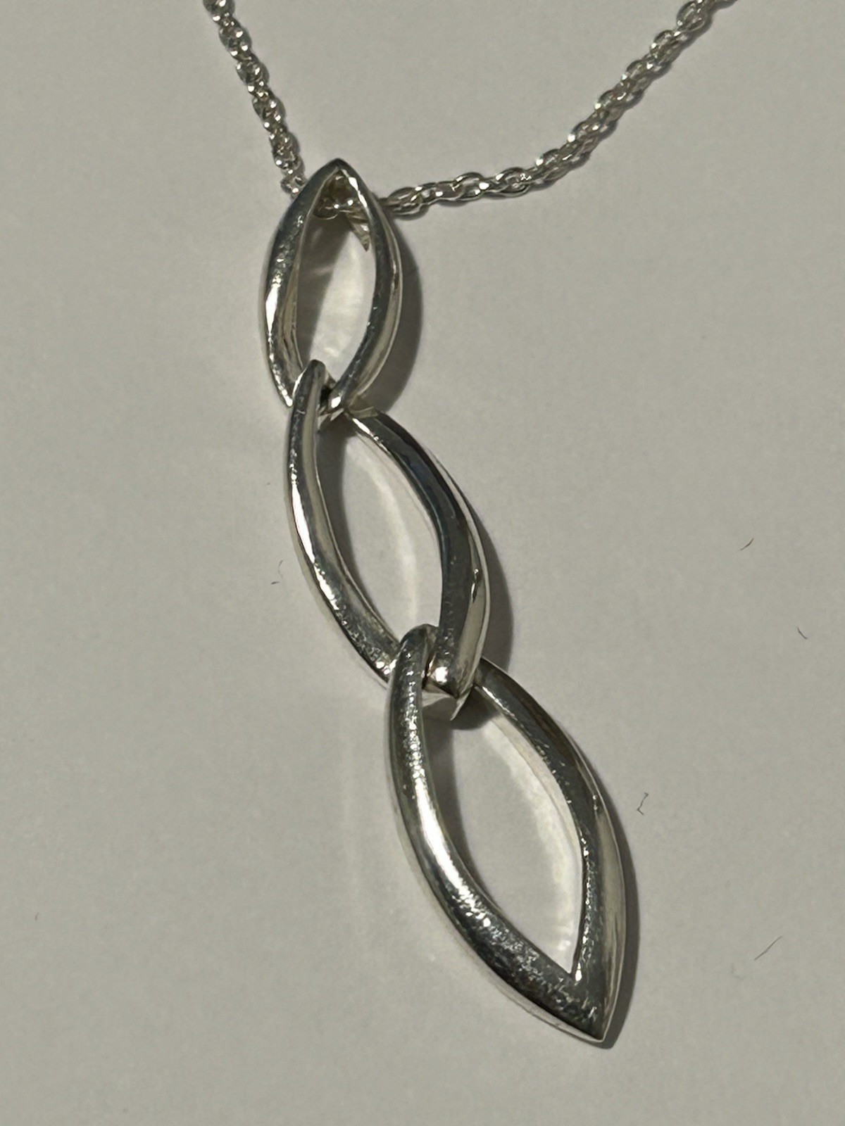Lovely Sterling Silver 5cm Interlinked Pendant 45cm (17.7”) Necklace (6.41g)