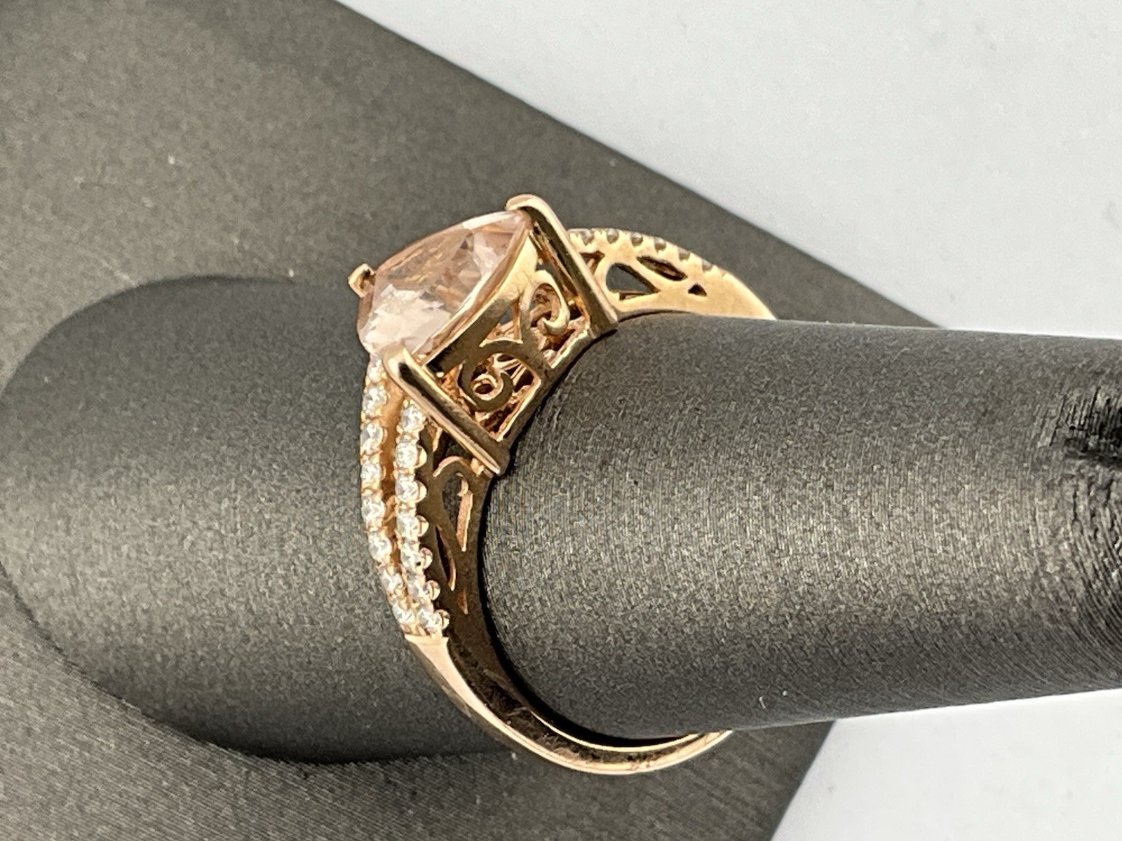 14k Rose Gold 1.0cttw Trillion Morganite, .30cttw Nat Diamond Ladies Ring SZ 7